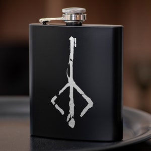 Fiaschetta nera Bloodborne da 7 once, ottima idea regalo per papà gamer, fiaschetta in acciaio inossidabile / regalo personalizzato per marito / ottimo regalo per compleanno