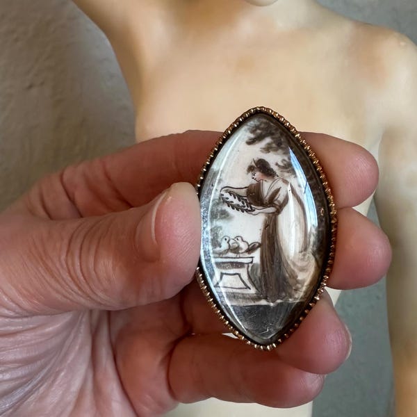 Antieke Georgische sentimentele sepia miniatuur broche hanger altaar van liefde circa 1795