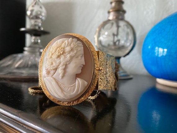 Antique Victorian Gold Conch Shell Cameo Bracelet… - image 4