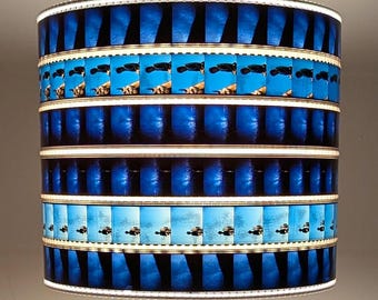 Blauer 35 mm Filmstreifen-Lampenschirm aus recyceltem Material