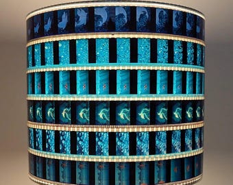 Blauer 35 mm Filmstreifen-Lampenschirm aus recyceltem Material