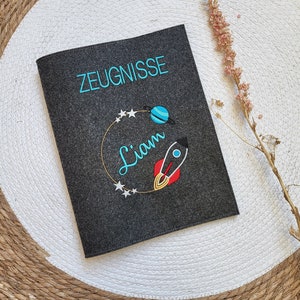 Zeugnismappe mit Namen bestickt | Geschenkidee für Schulkinder | Filzhülle bestickt