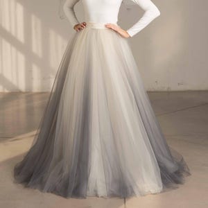 Grauer Ombre Tüll-Hochzeitsrock, Alternativer Brautrock, Smoky Farbverlauf Maxirock, Fotoshooting-Rock, Brautoutfit nach Maß