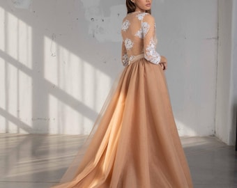 Falda larga de tul para boda con cola, maxivestido nupcial romántico hecho a mano, look para ceremonia o ocasión especial.