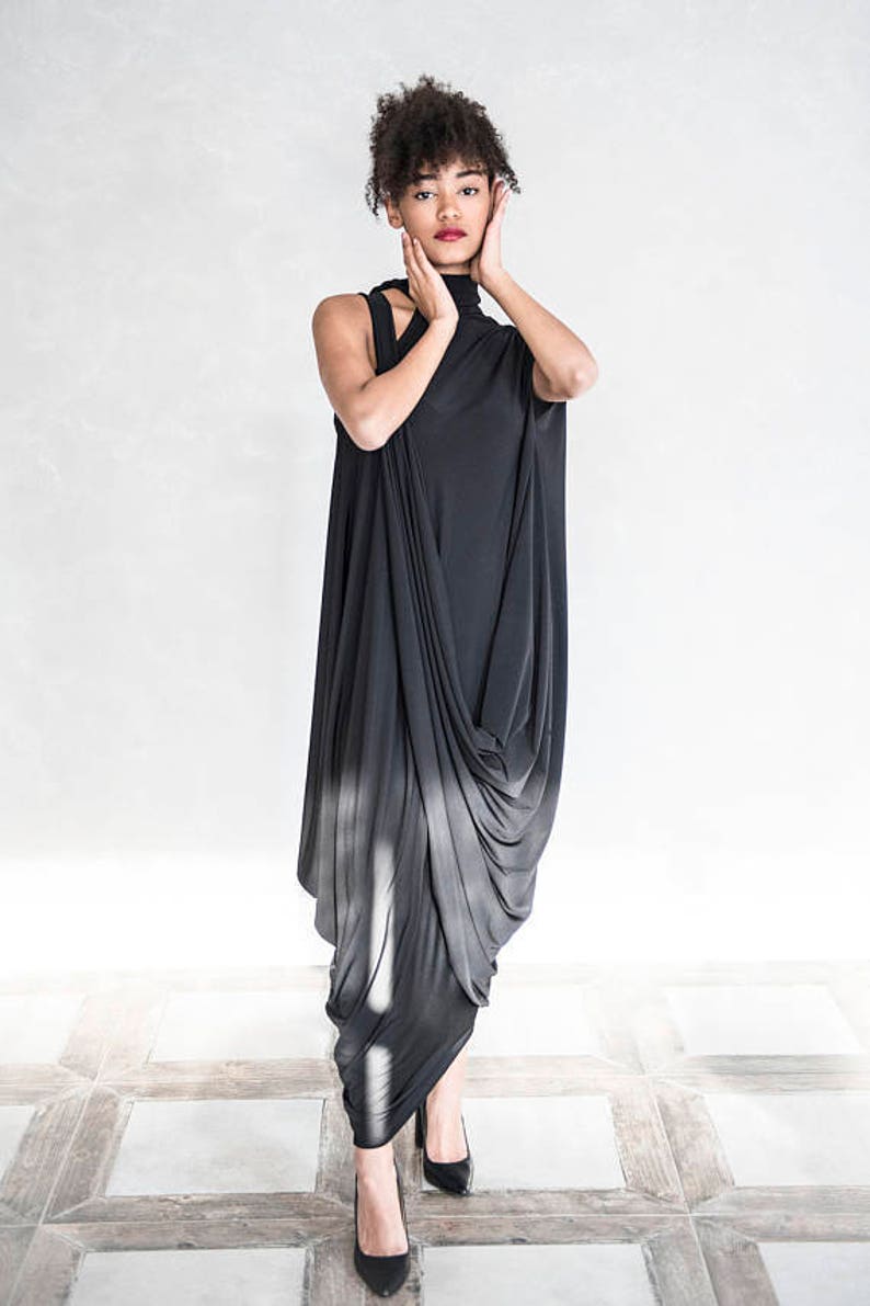 Avantgarde schwarzes Kleid, Goddess Kleid, Maxi One-Shoulder-Kleid, einzigartige futuristische Kleidung, schulterfrei, drapieren Detail, Goth Loses Kleid Bild 3