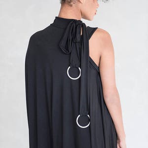 Avantgarde schwarzes Kleid, Goddess Kleid, Maxi One-Shoulder-Kleid, einzigartige futuristische Kleidung, schulterfrei, drapieren Detail, Goth Loses Kleid Bild 5