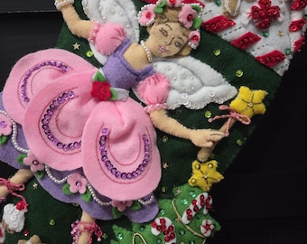 Handgestikte kerstsok van bucillavilt: pruimfee, 18"