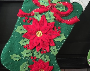 Calza di Natale Bucilla realizzata a mano con stella di Natale cucita a mano, modello Elegance, personalizzabile, in feltro Bucilla da 45 cm.