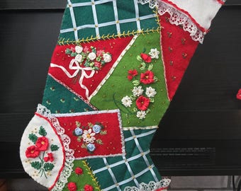 Handgestikte kerstsok met bloemen patchwork 83507 BUCILLA
