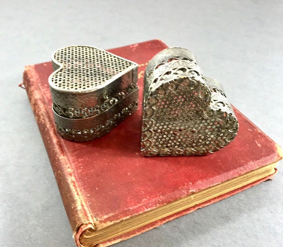 Vintage Metal Box Filigree Heart Shaped Jewelry T… - image 6