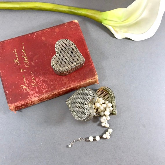Vintage Metal Box Filigree Heart Shaped Jewelry T… - image 2