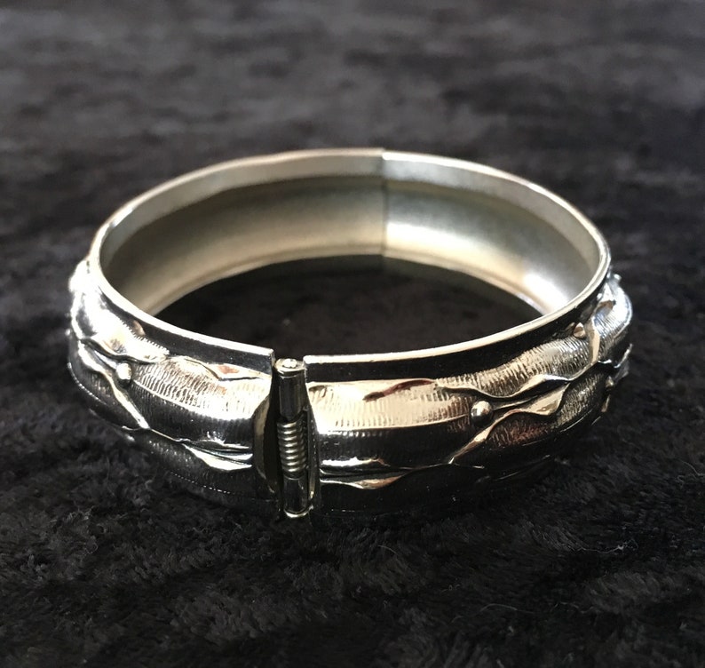 Whiting and Davis Silver Bracelet Hinged Clamp Repousse Bangle Vintage Jewelry Hallmarked Silver Tone Collectable Brand Gift for Her