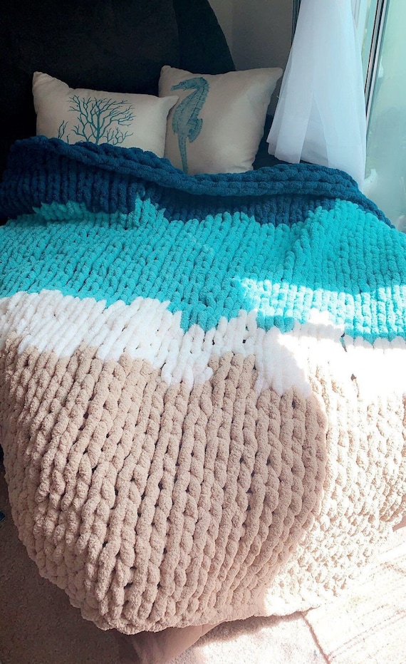 Chunky Knit Blanket, Chuncky Chenille yarn, Arm Blanket, Giant Knit