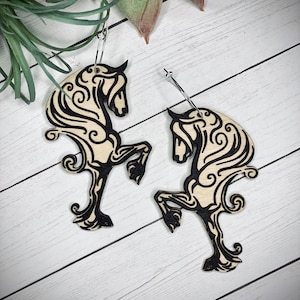 Paard oorbellen voor vrouwen, Scroll Design, Western Horse geschenken, Paardensport geschenken, paard sieraden voor vrouwen, houten paard bengelen oorbellen