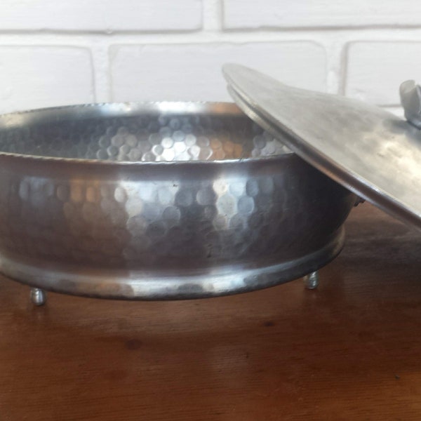 REDUCED* Vintage Hammered aluminum casserole server and lid, for 1.5 qt size glass dish