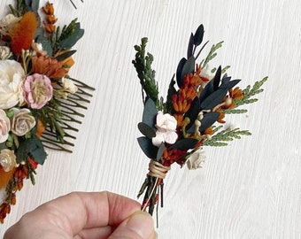 Kleine herfst bruidsjonkers boutonniere Eenvoudige bruiloft boutonniere Bruidegom knoopsgat Corsage voor getuige Verbrande oranje bloem boutonniere Magaela