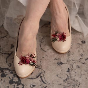 Burgundy flower shoe clips Burgundy and pink flowers Summer wedding Floral decoration for shoes High heels flower clips Bridal shoes Magaela