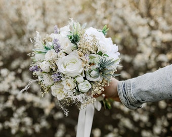 Customisable bridal bouquet White and green wedding bouquet Boho wedding Bouquet inspiration Baby's breath and white roses bouquet Magaela