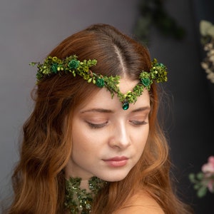 Flower elf fairy tiara Greenery elven flower tiara Elf tiara Woodland wedding fairy crown Green roses fairy halo Bridal Fairy diadem Magaela