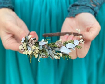 Winter flower headband Magaela accessories Bridal hairband with pine cones Christmas headpiece Hochzeit Green flower headband Baby's breath