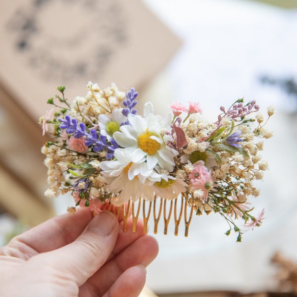 Meadowy wedding hair comb Flower bridal hair comb with baby's breath Spring Meadow Pastel wedding comb with daisies Magaela accessories