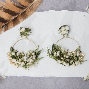 Greenery flower circle earrings Baby's breath clip on earrings Bridal stud earrings Gypsophila Wedding Hoops Natural Preserved  Magaela