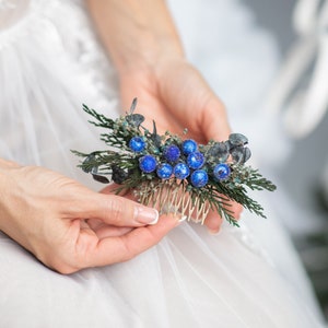 Blue winter hair comb with frozen berries Evergreen flower hair comb with artificial blueberries Winter wedding headpiece Navy bridal comb