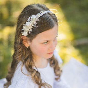 Holy communion flower headband, White roses headpiece for girl, Customised communion hairband, Comfortable headdress, 1st communion, Magaela image 1