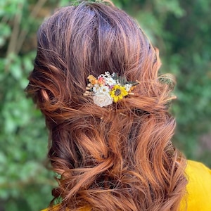 Peine de pelo de flor pequeña Peine de girasol nupcial Prado tocado de boda Damas de honor peine Flores de pelo Novia para ser Mini peine de flores Magaela imagen 1