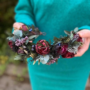 Bourgogne fleur demi couronne Bourgogne roses couronne de cheveux Marron couronne de fleur de mariage Rouge vin Magaela accessoires Couronne de cheveux de mariage Handmade