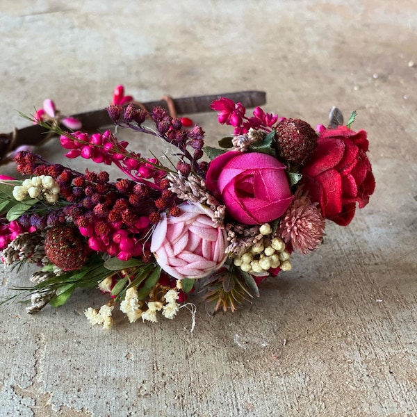 Fuchsia bloem hoofdband Roze bruiloft hoofdband Haarband voor bruid Donkerroze bloem haarband Roze pioenroos haarband Magaela Bruidshoofdband