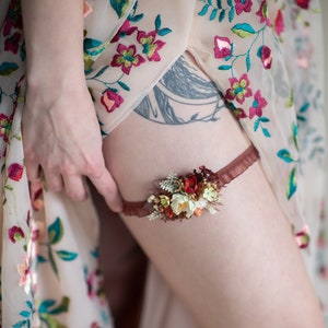 Liga de flores de otoño Liga de lanzamiento nupcial Borgoña y amarillo Joyería de boda Liga de encaje elástico nupcial Accesorios de otoño de boda granate