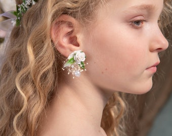 Communion jewellery Flower earrings Handmade jewellery Floral earrings White earrings Pearls First comunnion Bridal earrings Magaela