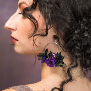 Lila Blumen Ohrringe Kreis violette Blume Ohrringe Hochzeitsschmuck Gothic Hochzeit Braut Accessoire Magaela Halloween Lila Hochzeit