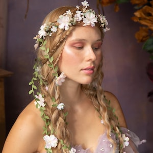 Pearlescent flower hair wreath with veil Flower veil Bridal fairy hair crown Romantic flower hair wreath Fairycore wreath White and rainbow