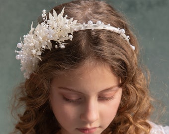 Romantic flower crown Holy communion headband First comunion crown White headband with pearls Bridal headband Bridesmaid headpiece Magaela