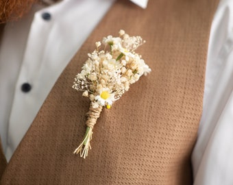 Ivory daisy flower boutonniere Groom's corsage with gypsophila Wedding accessories Cream dried boutonniere Baby's breath buttonhole Magaela