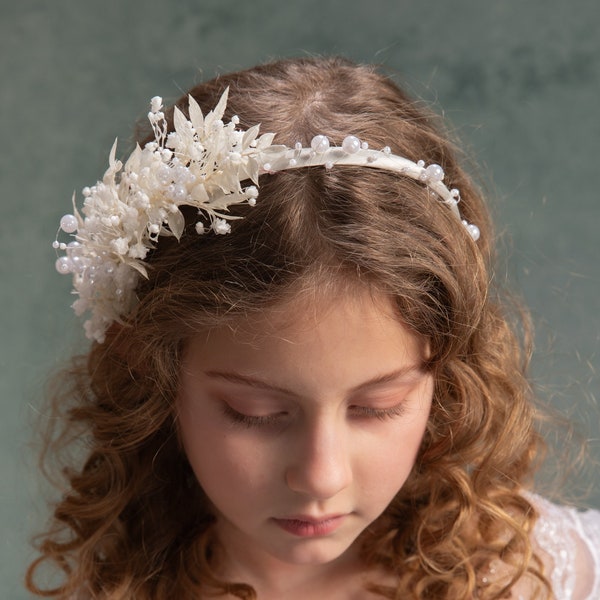Romantic flower crown Holy communion headband First comunion crown White headband with pearls Bridal headband Bridesmaid headpiece Magaela