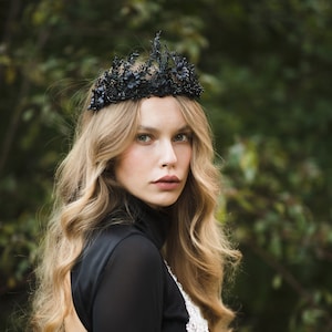 Black flower crown Evil queen tiara Black Mean queen tiara Elegant black crown Magaela accessories Wedding Halloween crown Handmade