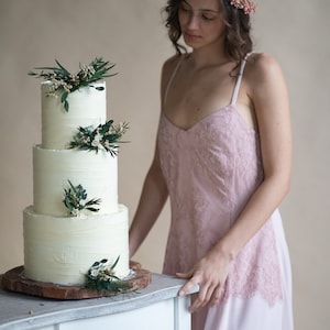 Greenery cake toppers Wedding cake decoration Preserved Eucalyptus and baby&#39;s breath cake flowers Magaela Wedding party Flowers for cake