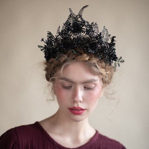 Black wedding crown Evil queen crown Halloween flower crown Gothic wedding Bride to be Black accessories Hair jewellery Magaela handmade