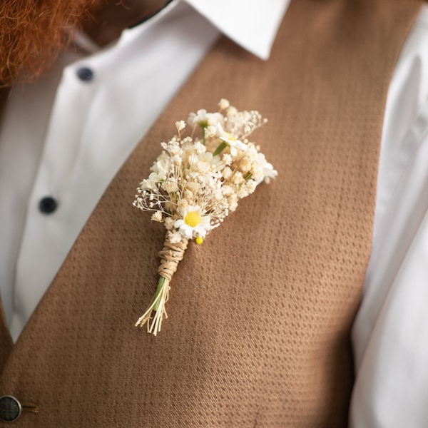 Ivory daisy flower boutonniere Groom's corsage with gypsophila Wedding accessories Cream dried boutonniere Baby's breath buttonhole Magaela