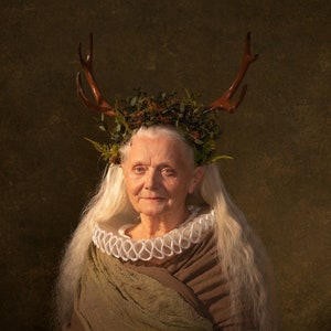 Halloween crown with deer antlers Black flower crown Horns crown Headband with ivory antlers Bride Photo shoot Wedding Headpiece Woodland