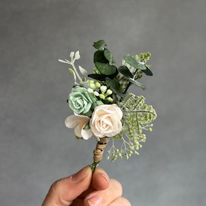 Groom&#39;s boutonniere White roses Mint and sage green boutonniere Wedding accessories Magaela Wedding jewellery Groom&#39;s corsage Buttonhole
