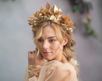 Golden wedding hair crown with pearls Elegant flower hair tiara for bride Golden leaves queen crown Fall Bride to be Halloween crown Magaela