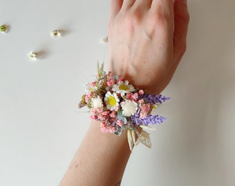 Wildflowers bracelet Meadow lavender wedding wrist corsage Summer wedding Bridesmaids gift Daisy flower bracelet Bridal jewellery Magaela