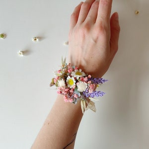 Wildflowers bracelet Meadow lavender wedding wrist corsage Summer wedding Bridesmaids gift Daisy flower bracelet Bridal jewellery Magaela