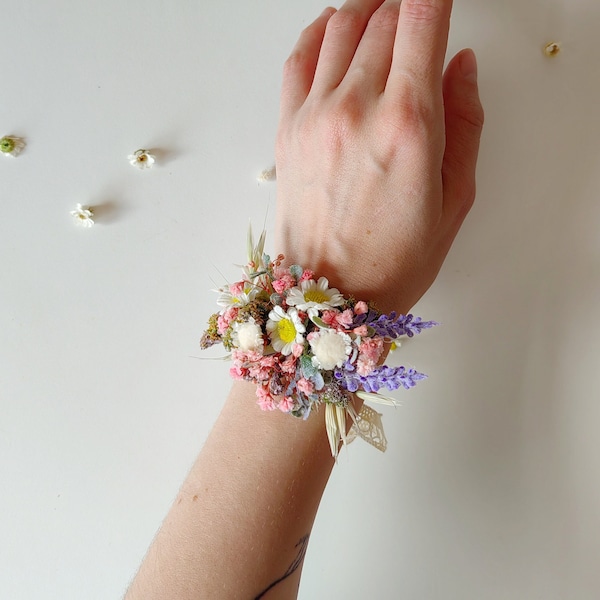 Wildflowers bracelet Meadow lavender wedding wrist corsage Summer wedding Bridesmaids gift Daisy flower bracelet Bridal jewellery Magaela