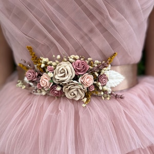 Romantic flower belt Dusty pink flower sash Pastel pink wedding belt for dress Romantic belt with ribbon Wedding flower jewellery Magaela