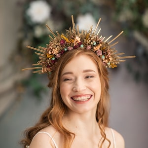 Herbst goldene Hochzeitskrone Sonnenstrahl Halo Krone Burgundy pink Spiked Hochzeitskrone Met Gala-Krone Magaela